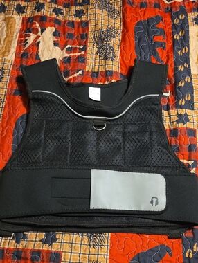 Gold's Gym Black Reflective Weighted Vest w/ Front & Back D-Ring Without Weight